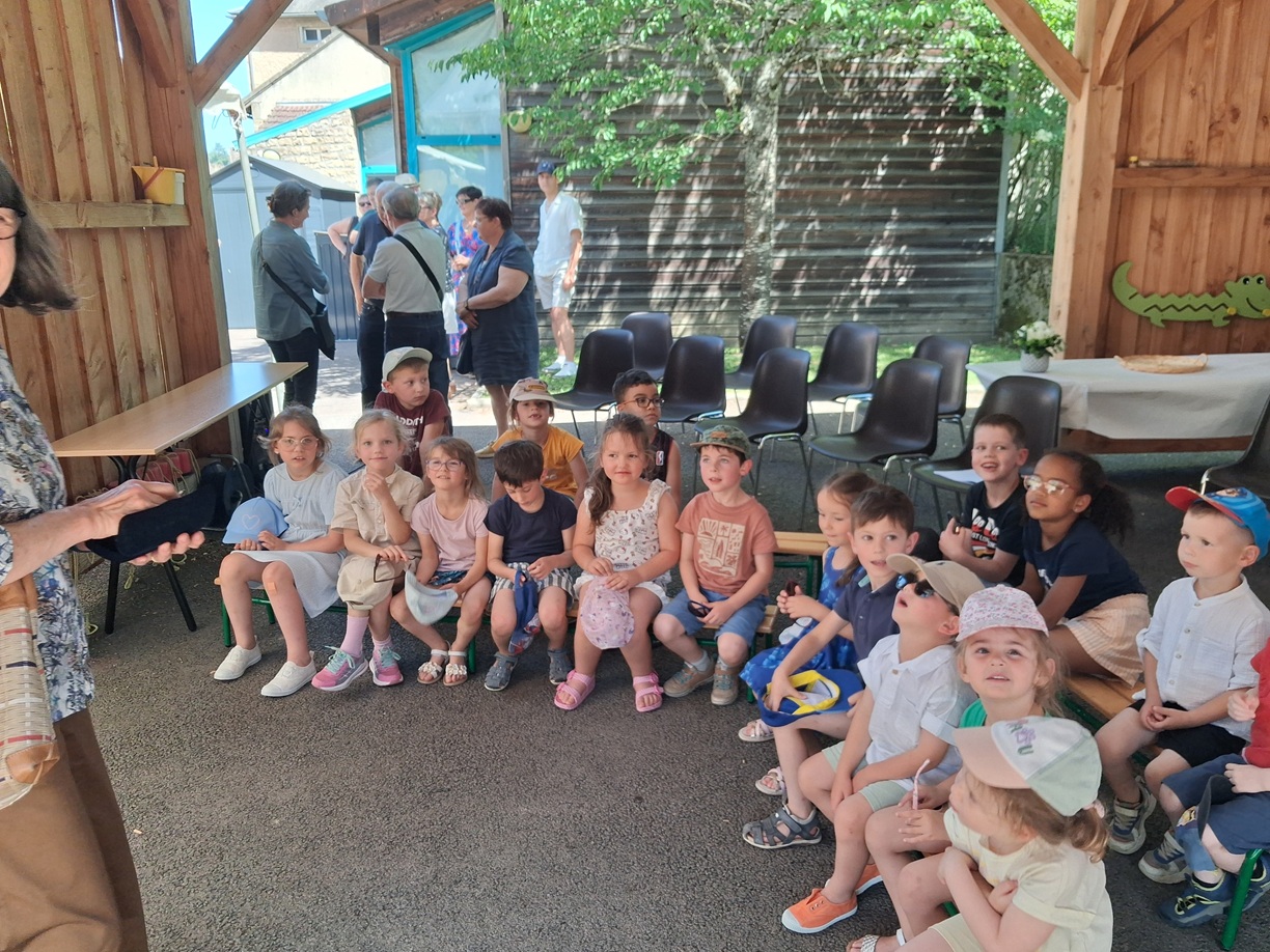 Inauguration de la cour d'école